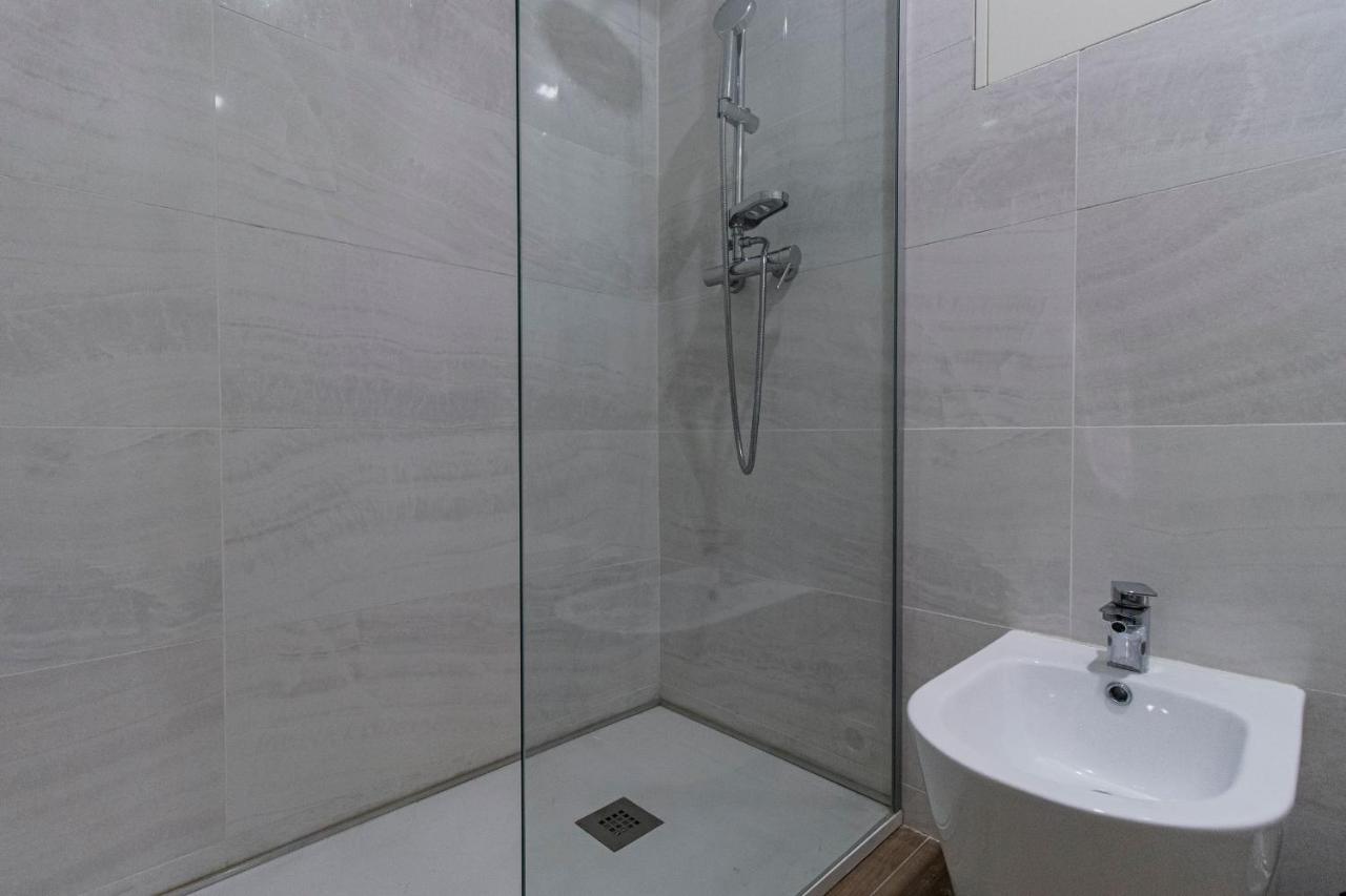Downtown 1Br Apartment W/ Balcony By Lovelystay ปอร์โต ภายนอก รูปภาพ